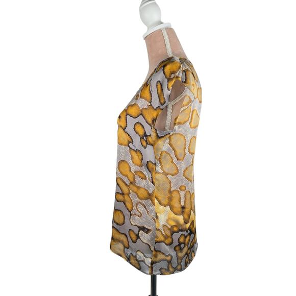 Escada 100% Silk Blouse Short Sleeve Gray Yellow Print Size 38 (fits like a 36) - Picture 2 of 7